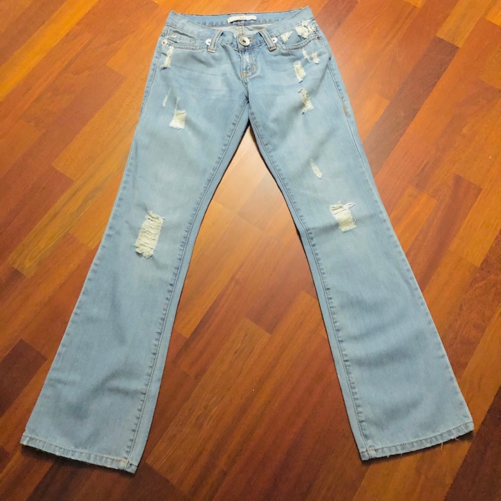 Women’s size 25 distressed XXI bootcut jeans
